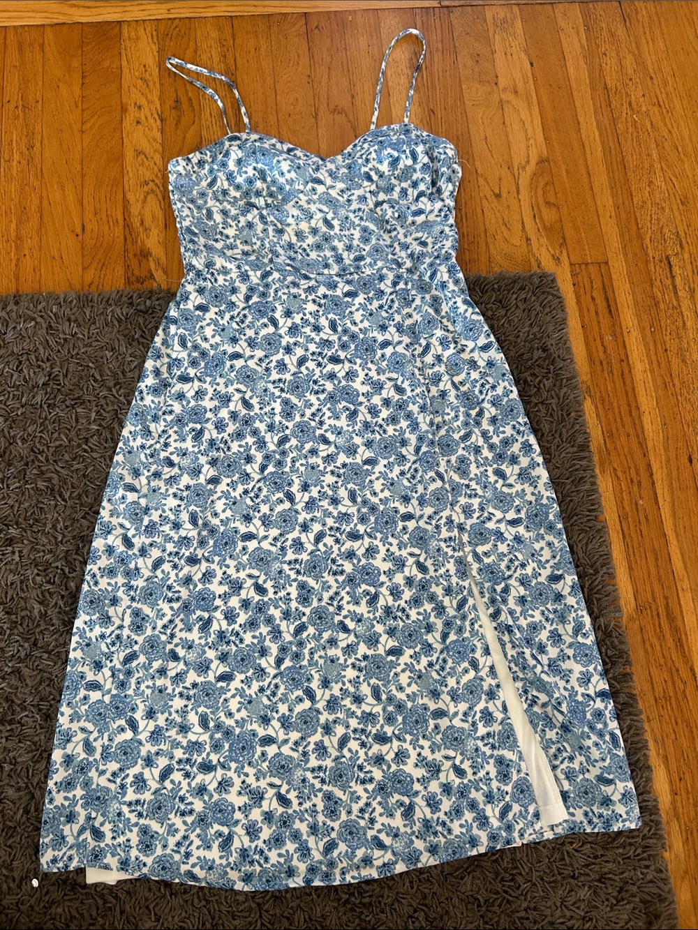 Jessica Simpson Blue Floral Spaghetti-Strap Sundress MIDI Size Medium NWOT - Picture 2 of 9